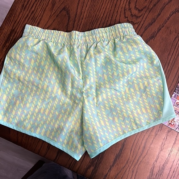 active shorts - Picture 3 of 4